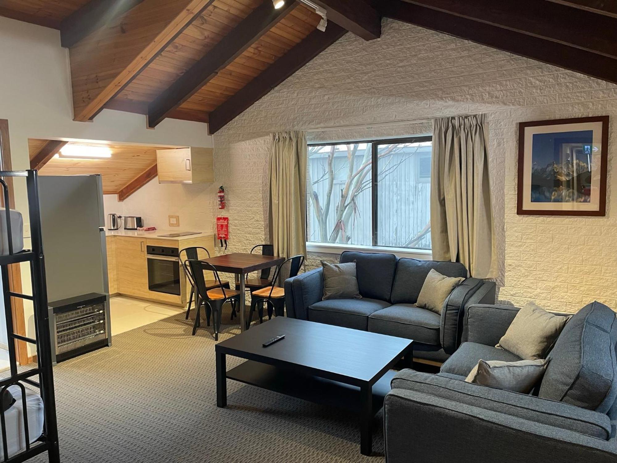 Отель Alpine Retreat Mt Buller Маунт-Буллер Экстерьер фото